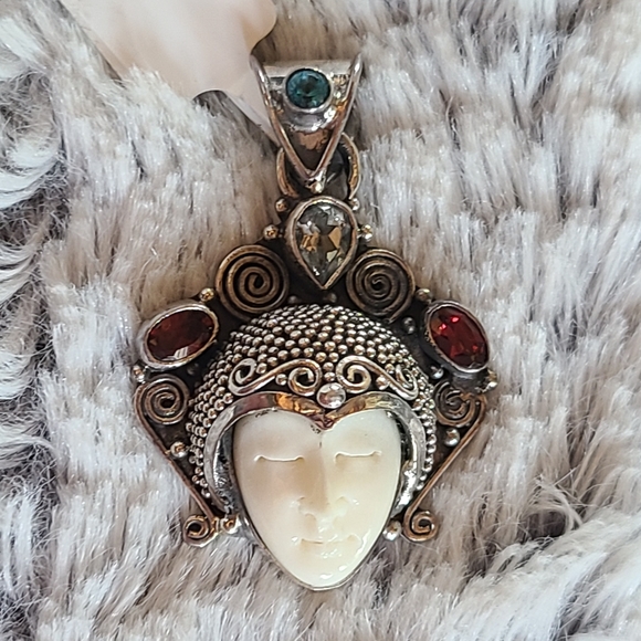 Bali hand carved bone & gem pendant - Picture 2 of 7